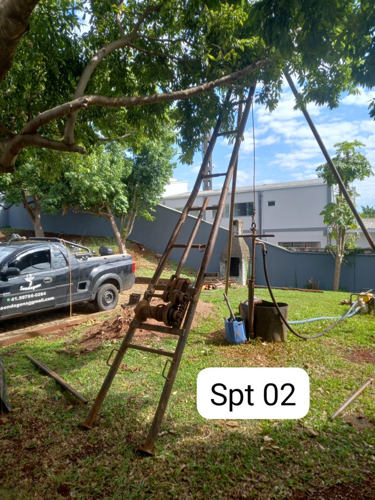 Sondagem SPT em Santa Izabel do Oeste — mai/2026: tripé de SPT em área urbana